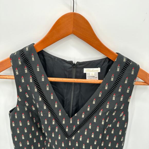 SHOSHANNA Elvira V-Neck Fit & Flare Black Red Lipstick Print Dress // 2 - Picture 4 of 11